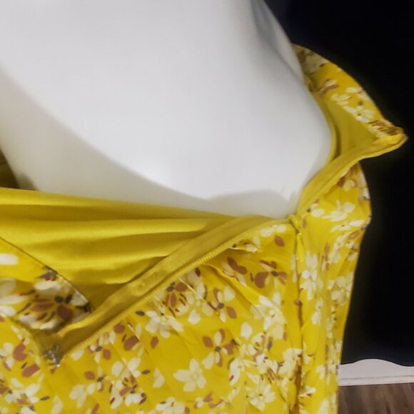 American Eagle Outfitters Floral Yellow Pleated mini-Skirt Size 8 Fully Lined - Picture 8 of 10